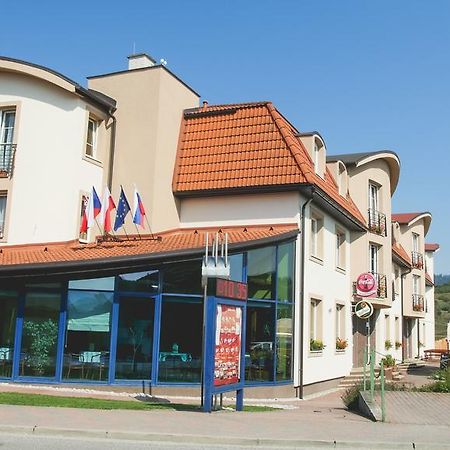 Penzion Fontana Bešeňová エクステリア 写真
