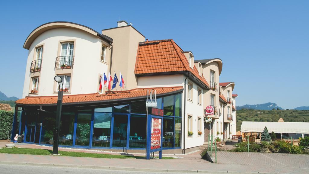Penzion Fontana Bešeňová エクステリア 写真