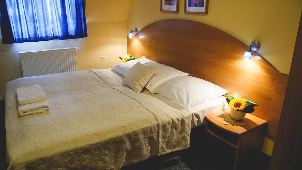 Penzion Fontana Bešeňová エクステリア 写真